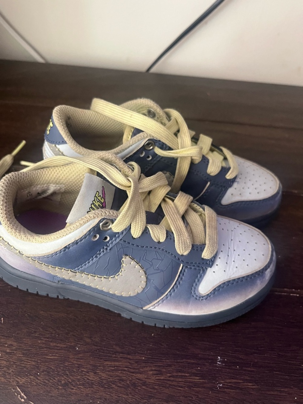 Nike Kids Low-Top Sneakers in Blue and Cream